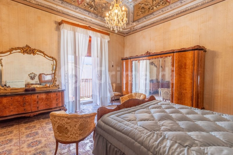 Историческое здание в Ното