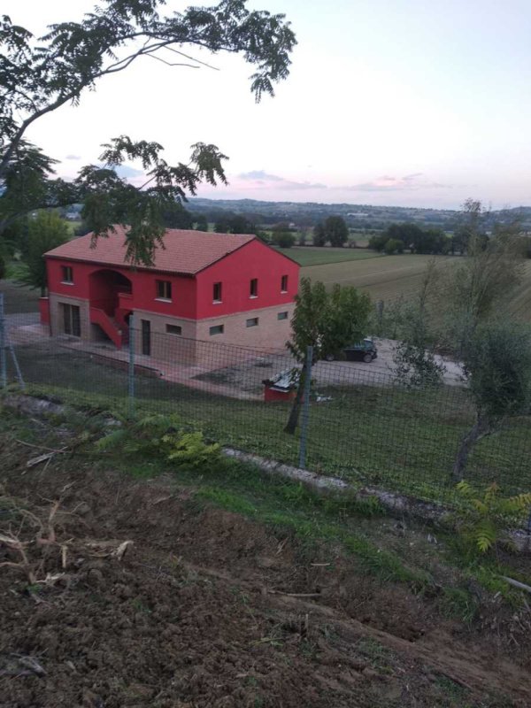 Hus på landet i Montelupone