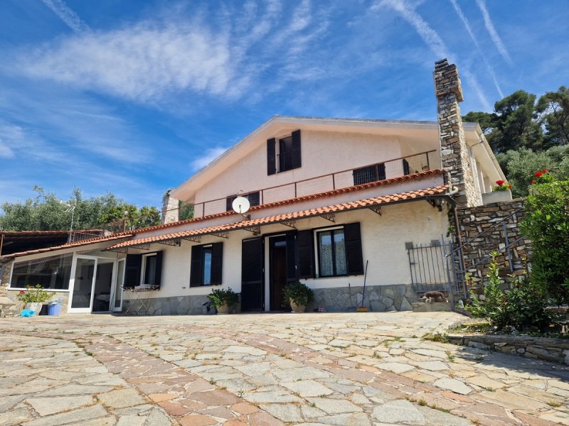 Villa in San Bartolomeo al Mare