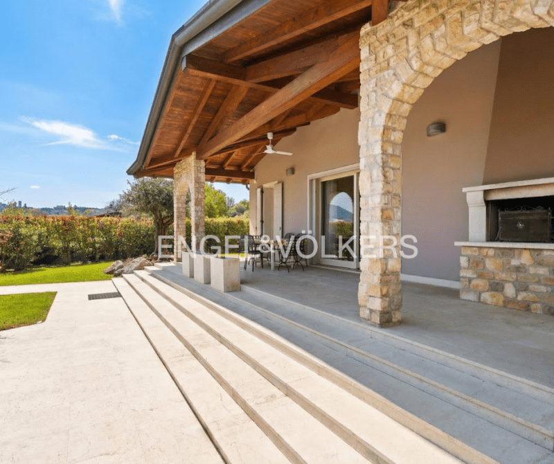 Villa in Manerba del Garda