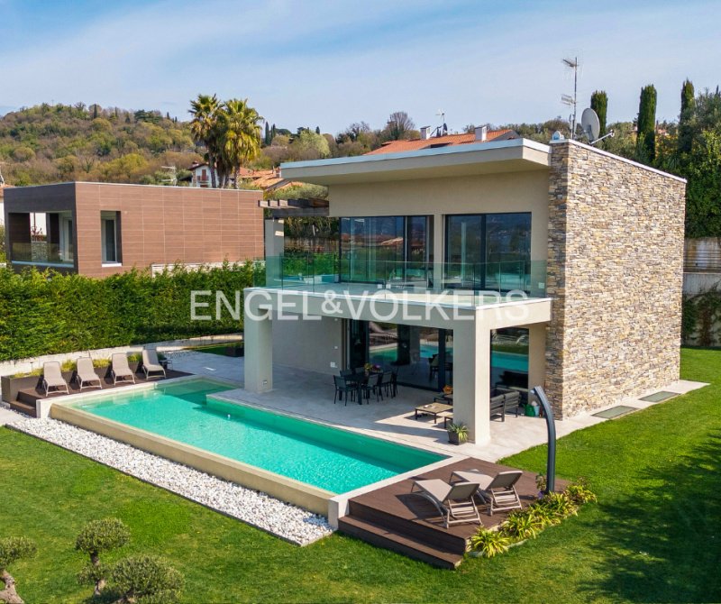 Вилла в Манерба-дель-Гарда