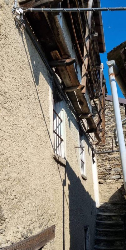 Semi-detached house in Valvarrone