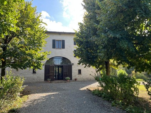 Klein huisje op het platteland in Quattro Castella