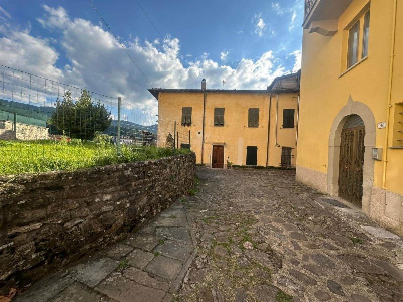 Semi-detached house in Fivizzano