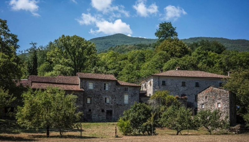 10 Bedrooms Farmhouse for sale in Pontremoli [806604] | Gate-away®
