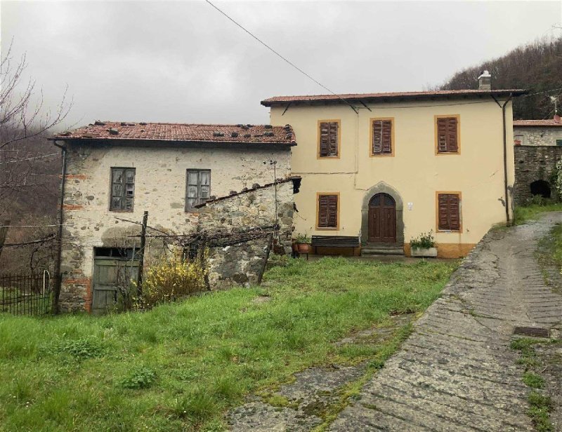 4 Bedrooms Farmhouse for sale in Fivizzano [806612] | Gate-away®