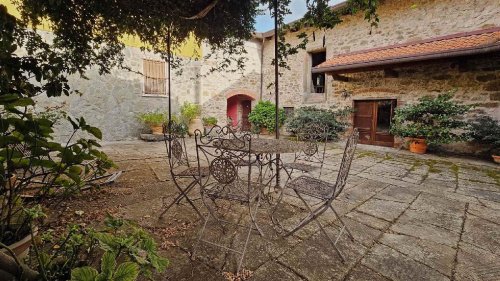 Casa geminada em Casola in Lunigiana