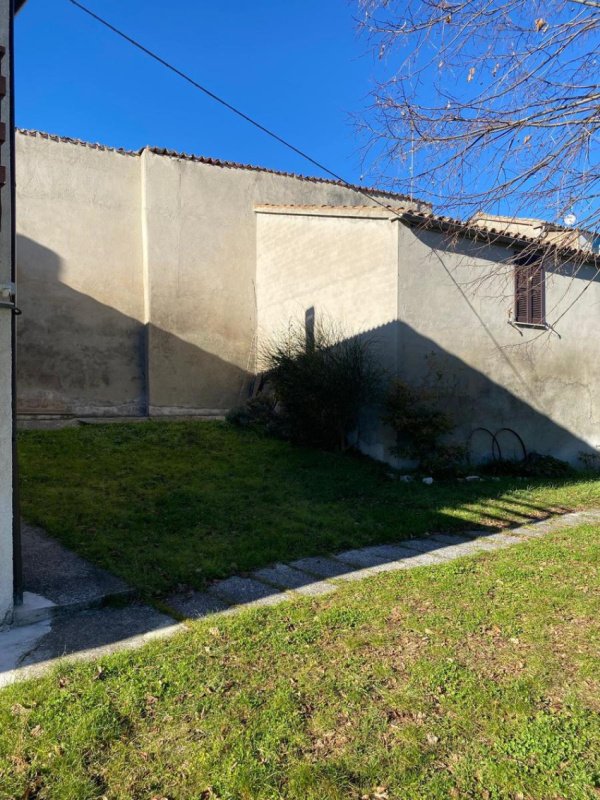 Maison de campagne à Genga