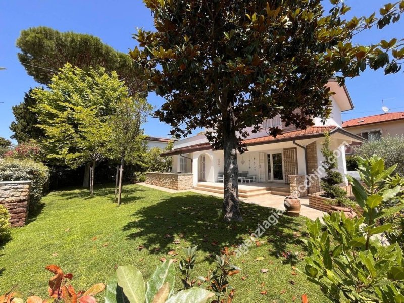 Villa in Forte dei Marmi