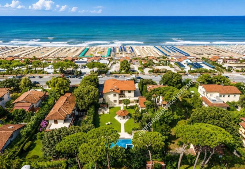 Villa a Forte dei Marmi