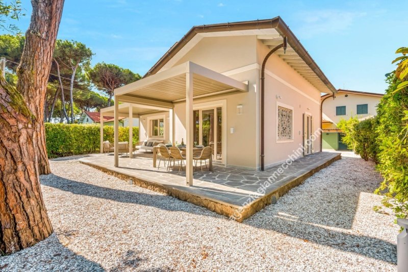 Villa in Montignoso