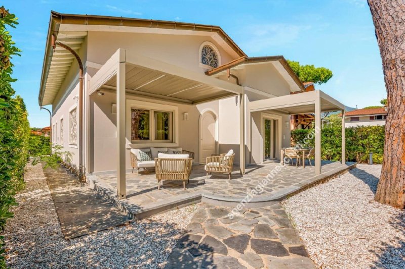 Villa in Montignoso