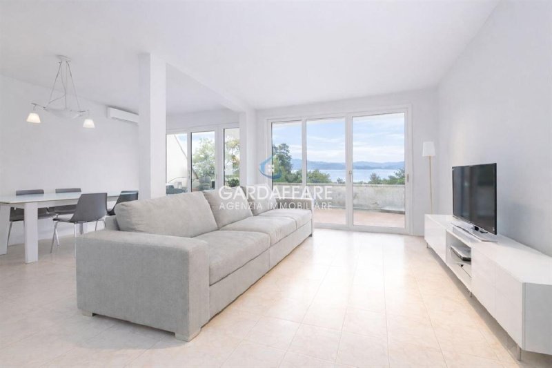 加尔达湖群滨代森扎诺阁楼