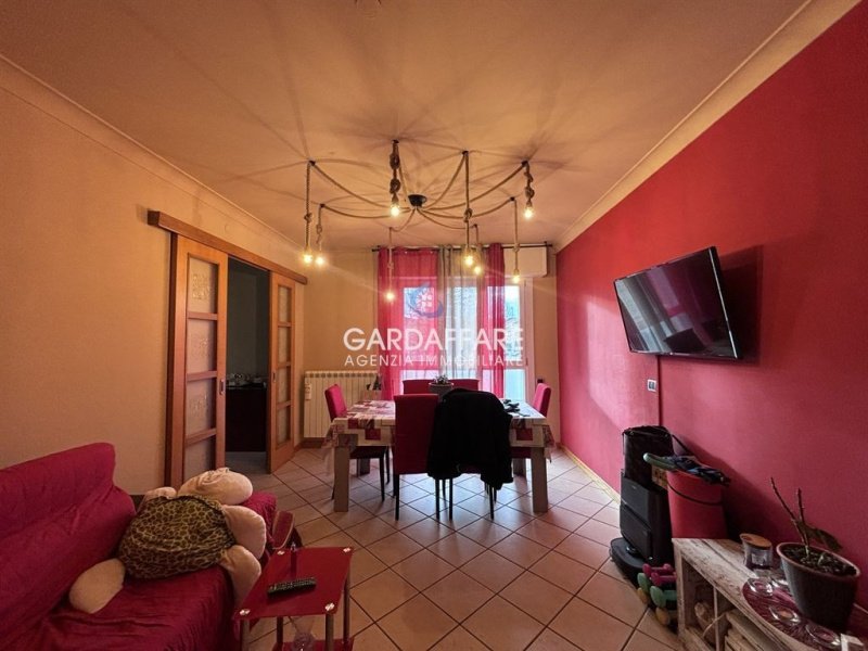 加尔达湖群滨代森扎诺公寓