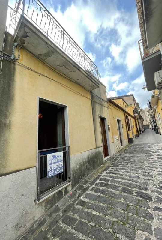 Cielo/Tierra en Palazzolo Acreide