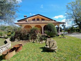 Villa en Ospedaletto d'Alpinolo