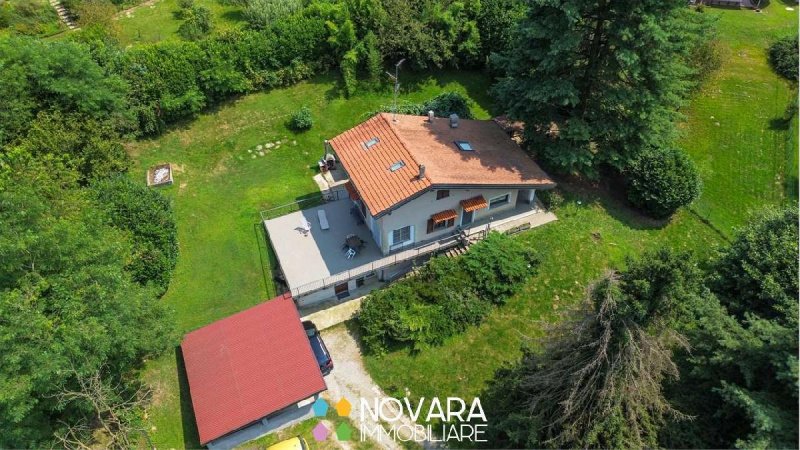 Villa en Agrate Conturbia