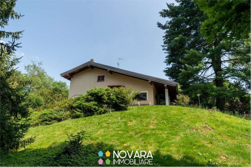 Villa à Agrate Conturbia