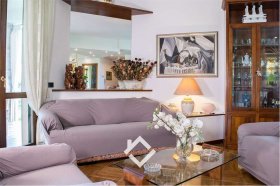 Villa in Travedona-Monate