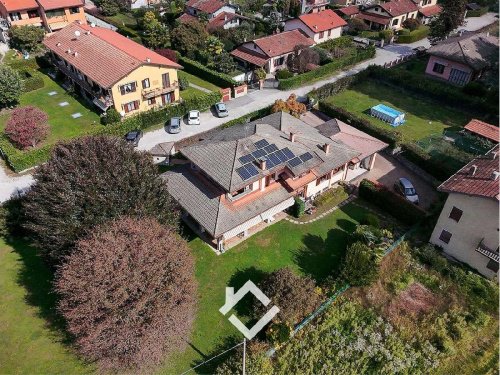 Villa a Travedona-Monate