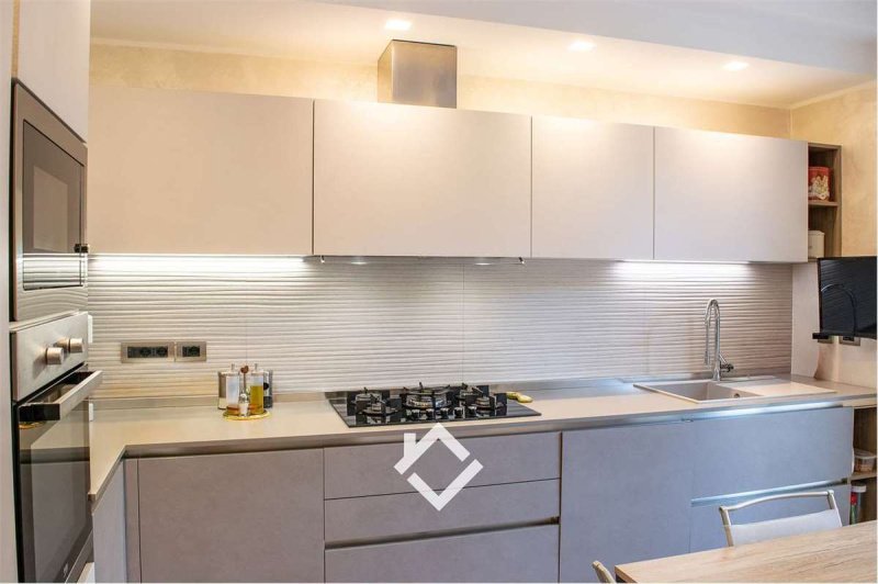 Таунхаус в Комаббио