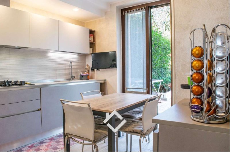 Таунхаус в Комаббио