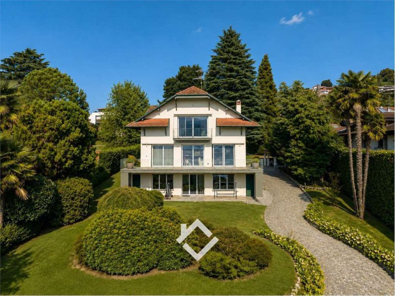 Villa in Ranco