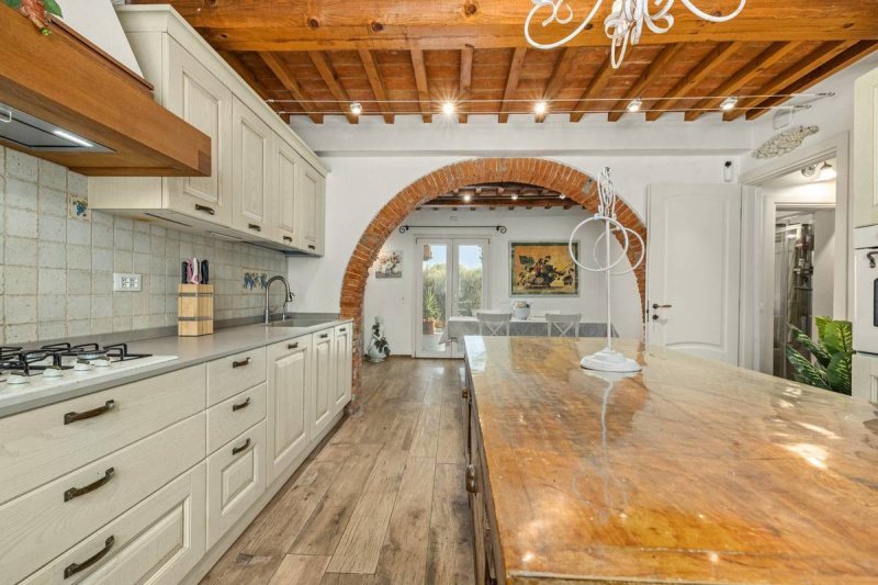 Vrijstaande woning in Crespina Lorenzana