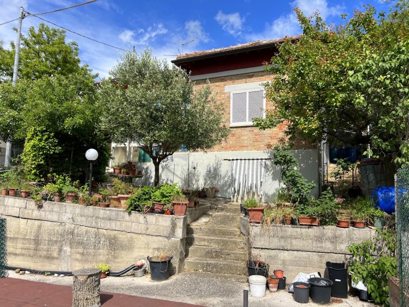 Detached house in Urbino