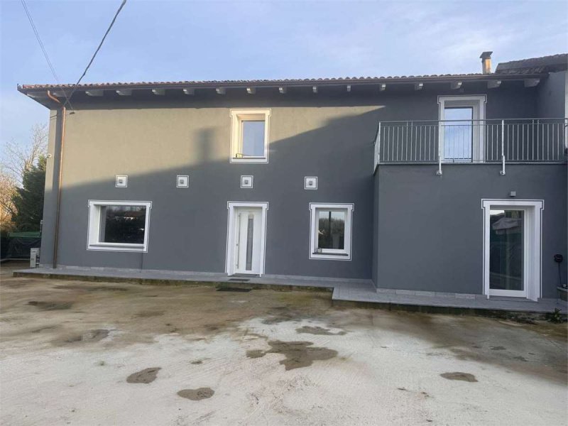 Doppelhaushälfte in Asti
