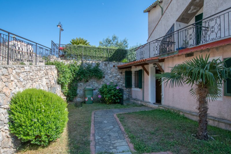 Fristående lägenhet i Finale Ligure