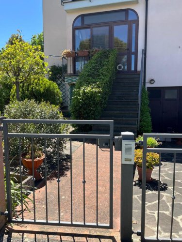 Self-contained apartment in Montescudaio