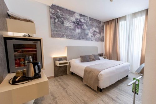 Hotel in Dormelletto