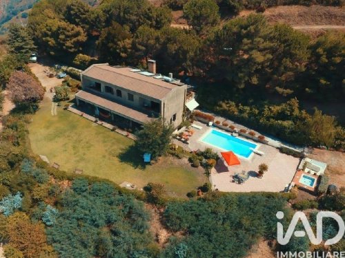 Villa a Santa Lucia del Mela