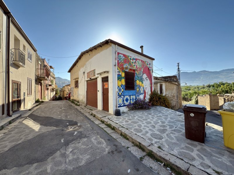 Vrijstaande woning in Partinico