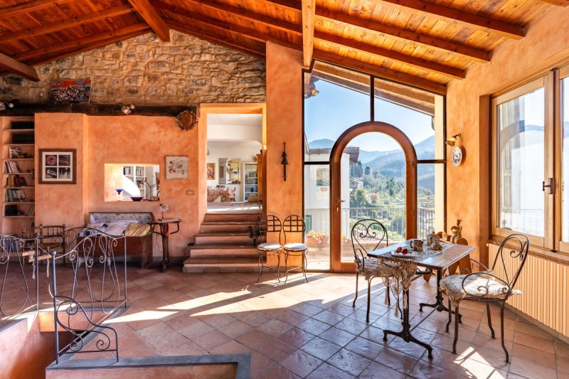 Detached house in Apricale