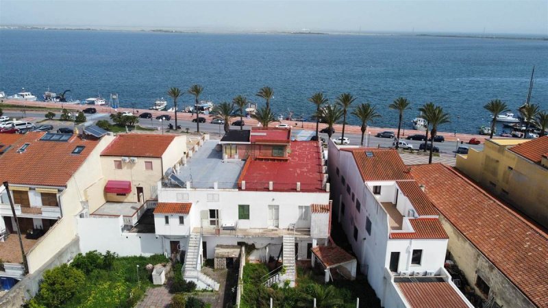 Hus från källare till tak i Sant'Antioco