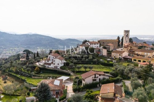 Villa à Massarosa