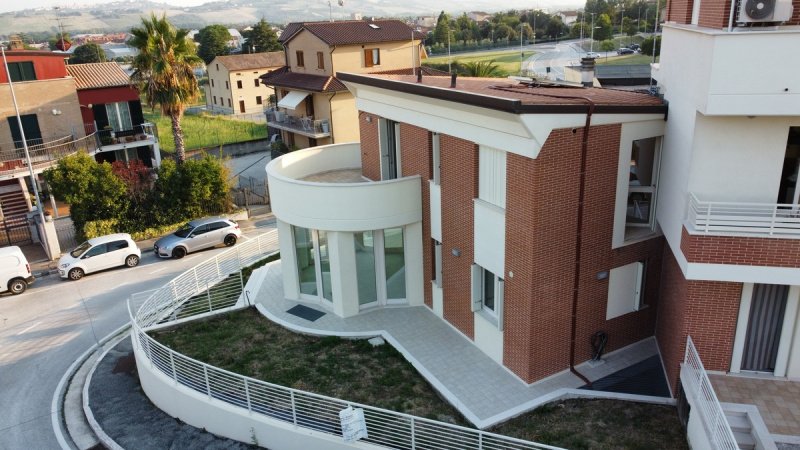 Herenhuis in Montecosaro