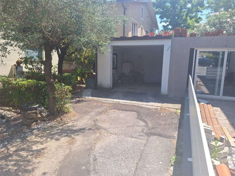 Casa independiente en Uzzano