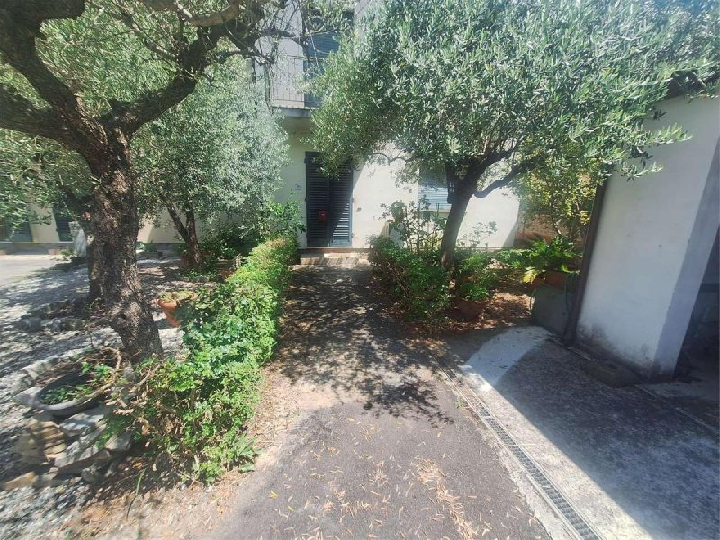 Casa independiente en Uzzano