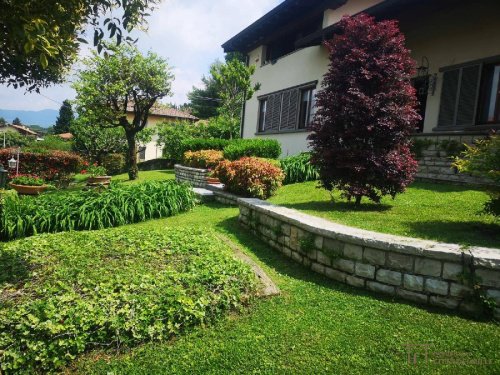 Особняк из двух квартир в Моццо