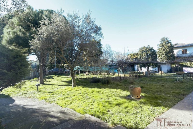 Особняк из двух квартир в Стеццано