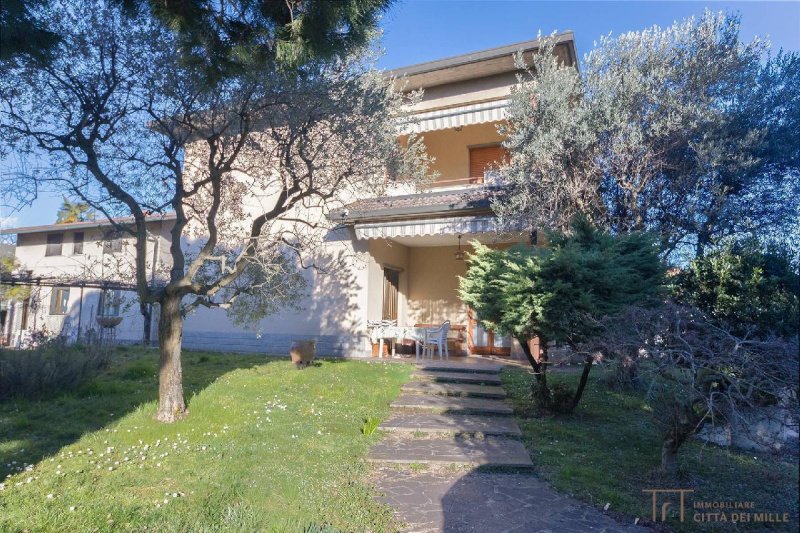 Особняк из двух квартир в Стеццано