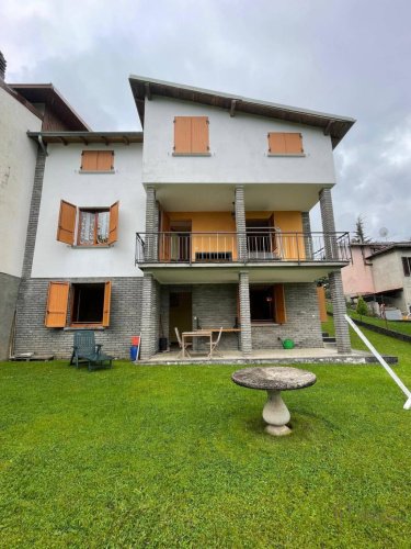 Vrijstaande woning in Leffe