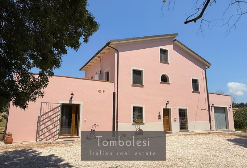 Moradia em Terre Roveresche