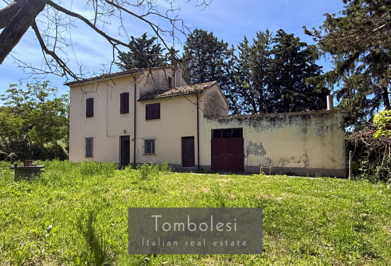 Farmhouse in Mondavio