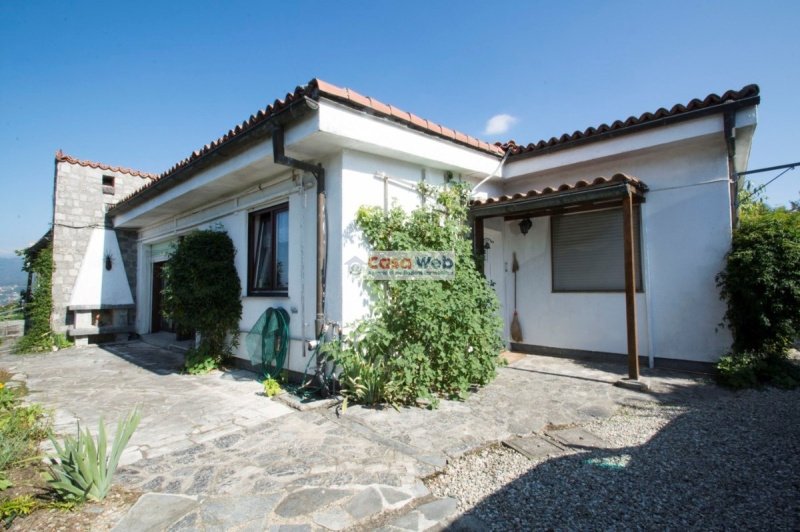 Casa indipendente a Brezzo di Bedero