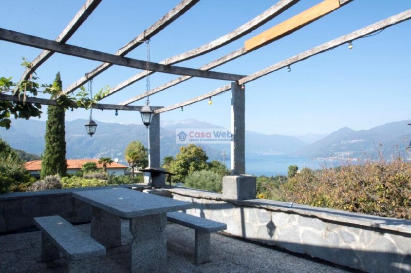 Casa indipendente a Brezzo di Bedero