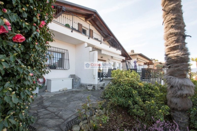 Villa a Porto Valtravaglia